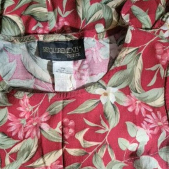 Requirements Casual Sleeveless Maxi Dress in Red and Green Floral in Size MP - Picture 4 of 4